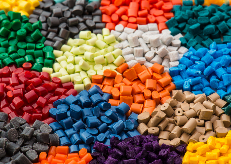 Custom color masterbatch and modified engineering plastic granules for injection molding and branded plastic product manufacturing